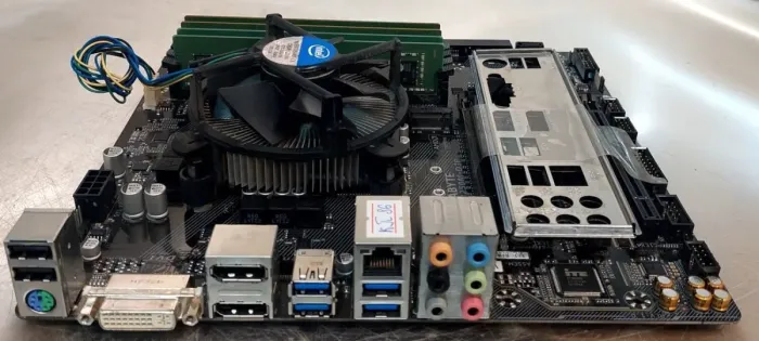 Комплект: Материнська плата Gigabyte GA-B250M-D3P / Intel Core i5-7400 (4 ядра по 3.0 - 3.5 GHz) / 16 GB DDR4 / Intel HD Graphics 630 / Socket LGA1151 / Кулер б/в - зображення 4