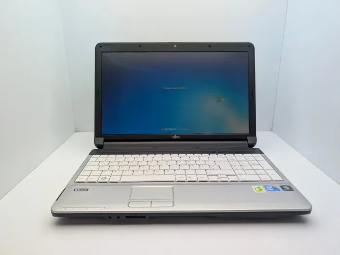 Ноутбук Fujitsu LifeBook A530 / 15.6" (1366x768) TN / Intel Core i3-350M (2 (4) ядра по 2.26 GHz) / 6 GB DDR3 / 1000 GB HDD / Intel HD Graphics / WebCam б/в - зображення 7
