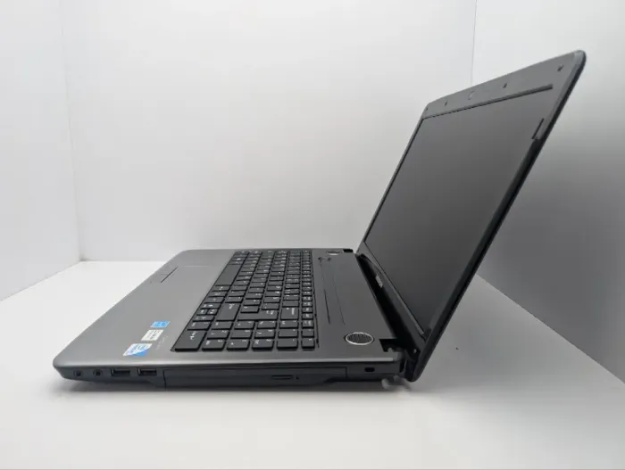 Ноутбук Medion Akoya E6234 / 15.6" (1366x768) TN / Intel Pentium 2020M (2 ядра по 2.4 GHz) / 6 GB DDR3 / 500 GB HDD / Intel HD Graphics / WebCam / DVD-ROM б/в - зображення 5