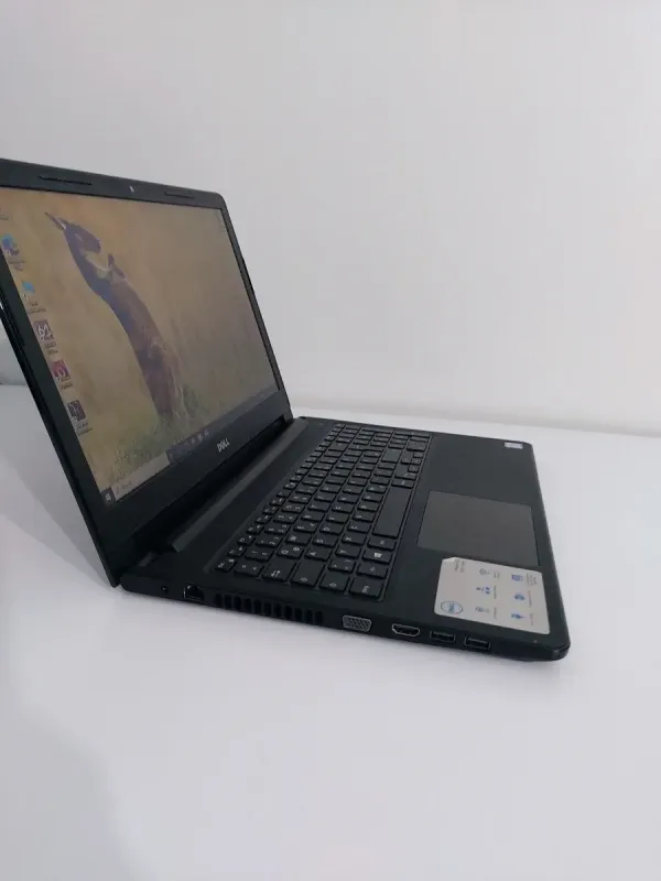 Ноутбук Dell Vostro 15-3568 / 15.6" (1366x768) TN / Intel Core i3-7100U (2 (4) ядра по 2.4 GHz) / 16 GB DDR4 / 256 GB SSD / Intel HD Graphics 620 / WebCam / DVD-ROM б/в - зображення 4