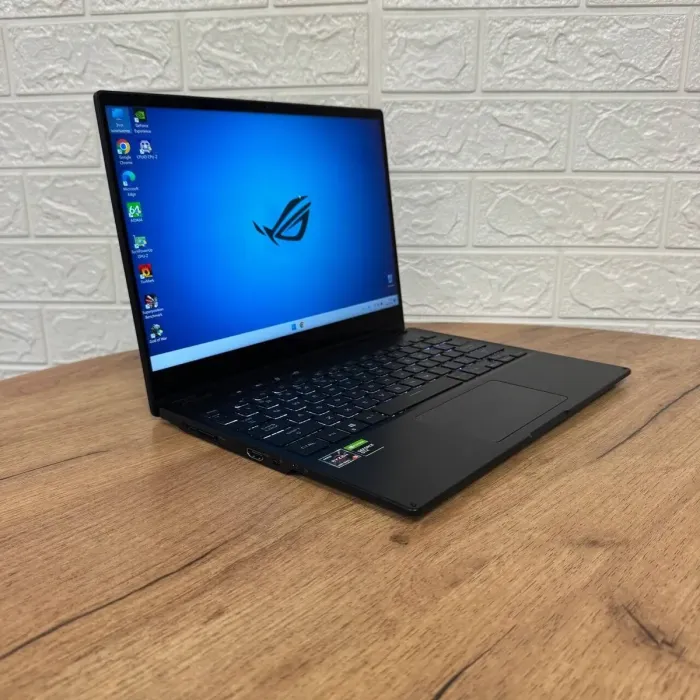 Ігровий ультрабук-трансформер Asus Rog Flow x13 GV301QH / 13.4" (3840x2400) IPS Touch / AMD Ryzen 9 5980HS (8 (16) ядер по 3.0 - 4.8 GHz) / 32 GB DDR4 / 1000 GB SSD / nVidia GeForce GTX 1650, 4 GB GDDR6, 128-bit / WebCam б/в - зображення 4