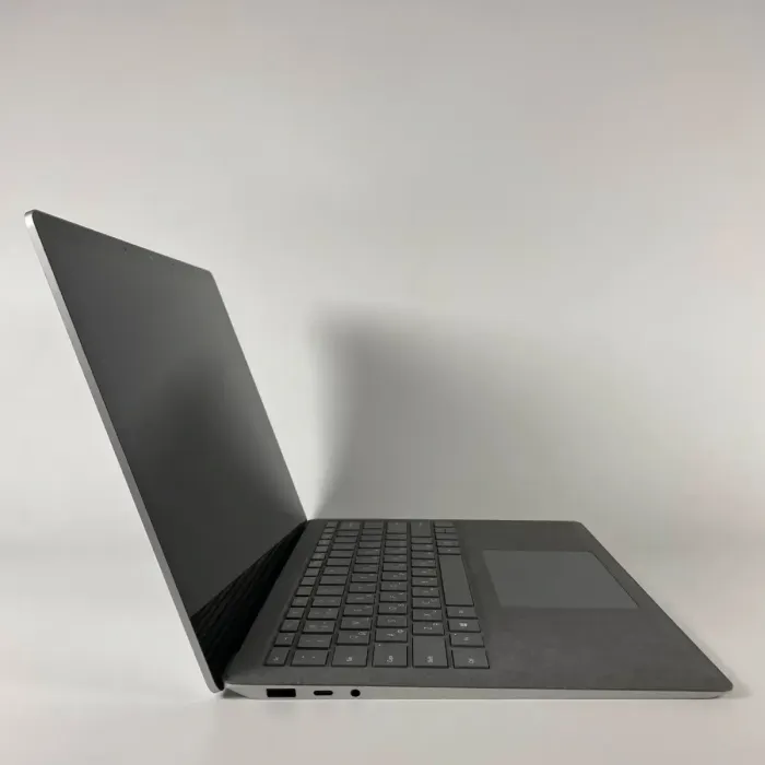 Ультрабук Microsoft Surface Laptop 3 / 13.5" (2256x1504) IPS Touch / Intel Core i5-1035G7 (4 (8) ядра по 1.2 - 3.7 GHz) / 8 GB DDR4 / 256 GB SSD / Intel Iris Plus Graphics / WebCam б/в - зображення 4