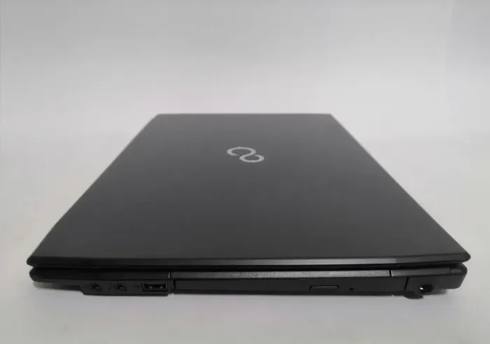 Ноутбук Fujitsu LifeBook A544 / 15.6" (1366x768) TN / Intel Core i3-4005U (2 (4) ядра по 1.7 GHz) / 4 GB DDR3 / 500 GB HDD / Intel HD Graphics 4600 / WebCam / DVD-ROM б/в - зображення 4