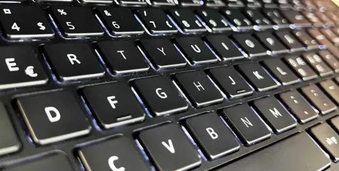 Мобільна робоча станція Dell Precision 7550 / 15.6" (1920x1080) IPS / Intel Core i7-10875H (8 (16) ядер по 2.3 - 5.1 GHz) / 32 GB DDR4 / 1000 GB SSD M.2 / nVidia Quadro RTX 4000, 8 GB GDDR6, 256-bit / WebCam б/в - зображення 3