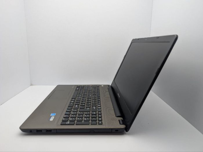 Ноутбук Medion Akoya E6422 / 15.6" (1366x768) TN / Intel Core i5-6200U (2 (4) ядра по 2.3 - 2.8 GHz) / 8 GB DDR3 / 120 GB SSD / Intel HD Graphics 520 / WebCam б/в - зображення 4