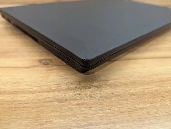 Ультрабук Б-клас Lenovo ThinkPad T470 / 14" (1920x1080) IPS / Intel Core i7-7600U (2 (4) ядра по 2.8 - 3.9 GHz) / 8 GB DDR4 / 240 GB SSD / Intel HD Graphics 520 / WebCam / TouchID / Windows 10 б/в - зображення 4