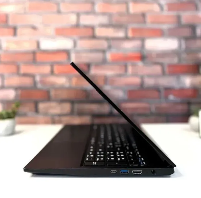 Ноутбук Stonebook PR45A / 15.6" (1920x1080) IPS / AMD Ryzen 5 4500U (6 ядер по 2.3 - 4.0 GHz) / 8 GB DDR4 / 256 GB SSD M.2 / AMD Radeon RX Vega 6 Graphics / WebCam  б/в - зображення 4