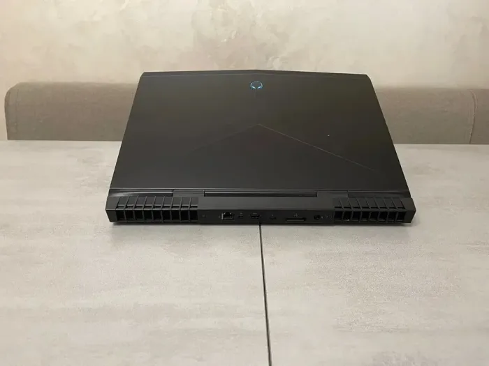 Ігровий ноутбук Dell Alienware 17 R5 / 17.3" (1920x1080) IPS / Intel Core i7-8750H (6 (12) ядер по 2.2 - 4.1 GHz) / 16 GB DDR4 / 512 GB SSD M.2 + 1000 GB HDD / nVidia GeForce GTX 1070, 8 GB GDDR5, 256-bit / WebCam б/в - зображення 7