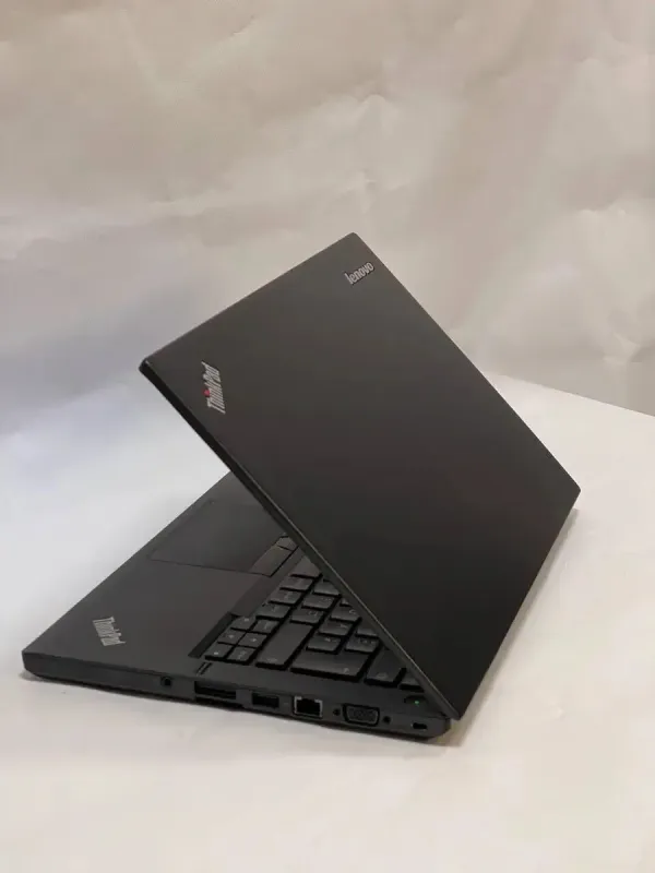 Ноутбук Б-клас Lenovo ThinkPad T450s / 14" (1600x900) TN / Intel Core i5-5300U (2 (4) ядра по 2.3 - 2.9 GHz) / 8 GB DDR3 / 180 GB SSD / Intel HD Graphics 5500 / WebCam / VGA б/в - зображення 8