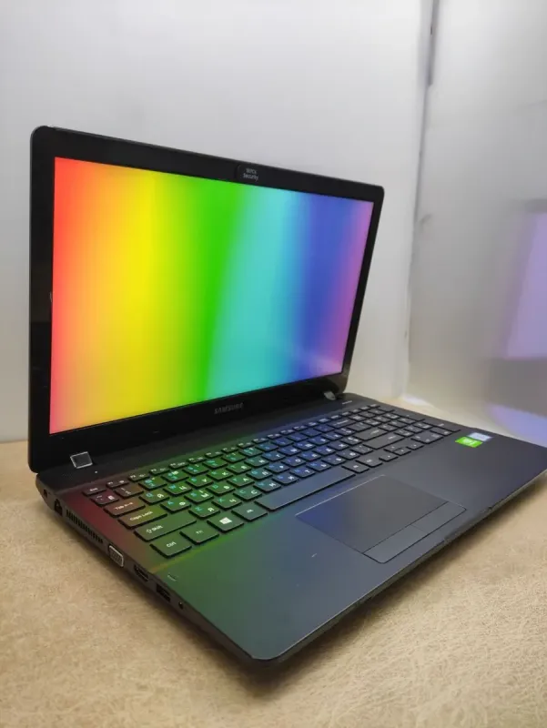 Ноутбук Samsung NP370E5L / 15.6" (1920x1080) TN / Intel Core i7-6700HQ (4 (8) ядра по 2.6 - 3.5 GHz) / 8 GB DDR4 / 120 GB SSD / nVidia GeForce 920MX, 2 GB GDDR5, 64-bit / WebCam б/в - зображення 11