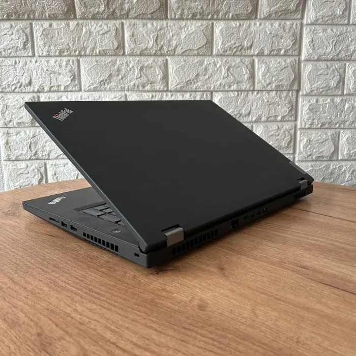 Мобільна робоча станція Lenovo ThinkPad P17 Gen 1 / 17.3" (1920x1080) IPS / Intel Core i5-10400H (4 (8) ядра по 2.6 - 4.6 GHz) / 16 GB DDR4 / 256 GB SSD NVMe / nVidia Quadro T1000, 4 GB DDR5, 128-bit / WebCam б/в - зображення 5