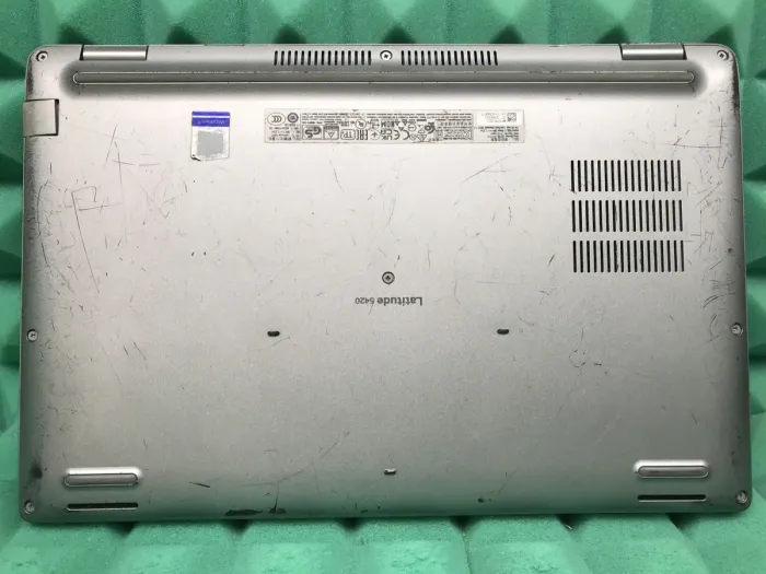 Ультрабук Б-клас Dell Latitude 5420 / 14" (1920x1080) IPS / Intel Core i5-1135G7 (4 (8) ядра по 2.4 - 4.2 GHz) / 16 GB DDR4 / 256 GB SSD M.2 / Intel Iris Xe Graphics / WebCam / USB 3.2 / HDMI / Windows 10 б/в - зображення 6