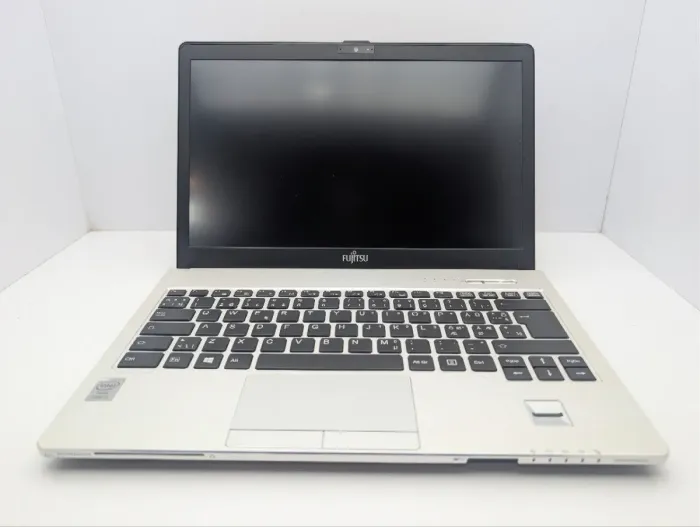Ультрабук Fujitsu LifeBook S935 / 13.3" (1920x1080) IPS / Intel Core i5-5200U (2 (4) ядра 2.2 - 2.7 GHz) / 8 GB DDR3 / 256 GB SSD / Intel HD Graphics 5500 / WebCam б/в - зображення 3