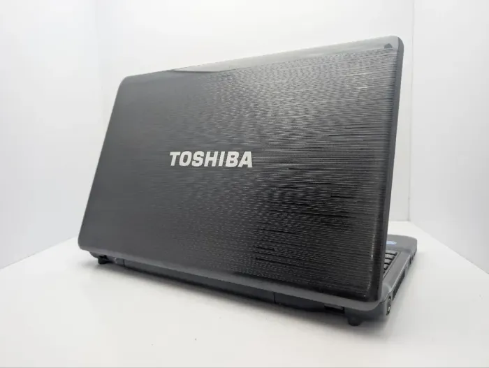 Ноутбук Toshiba Satellite P755 / 15.6" (1366x768) TN / Intel Core i7-2630QM (4 (8) ядро по 2.0 - 2.9 GHz) / 8 GB DDR3 / 500 GB HDD / nVidia GeForce GT 540M, 2 GB GDDR3, 128-bit / WebCam / DVD-ROM б/в - зображення 8