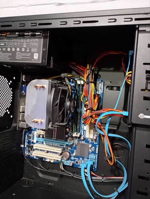 ПК Б-клас Gigabyte GA-MA74GM Tower / AMD Athlon II X2 250 (2 ядра по 3.0 GHz) / 4 GB DDR2 / 128 GB SSD / AMD 740G Graphics / 350W б/в - зображення 7