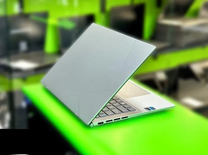 Ультрабук Asus Zenbook 14 UX3402Z / 14" (2560x1440) IPS / Intel Core i5-1340P (12 (16) ядер по 1.9 - 4.6 GHz) / 16 GB DDR5 / 512 GB SSD / Intel Iris Xe Graphics / WebCam / Win 11 Home б/в - зображення 3