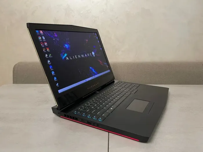 Ігровий ноутбук Dell Alienware 17 R5 / 17.3" (1920x1080) IPS / Intel Core i7-8750H (6 (12) ядер по 2.2 - 4.1 GHz) / 16 GB DDR4 / 512 GB SSD M.2 + 1000 GB HDD / nVidia GeForce GTX 1070, 8 GB GDDR5, 256-bit / WebCam б/в - зображення 4