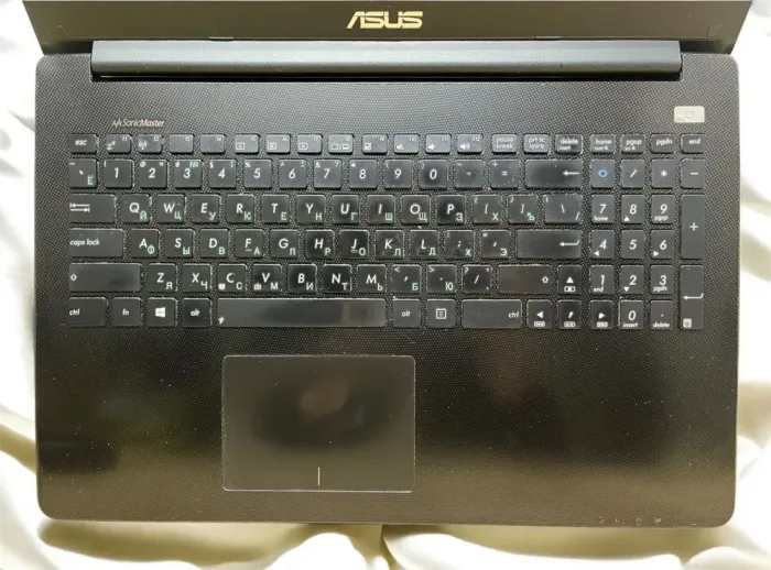 Ноутбук Asus X502C / 15.6" (1366x768) TN / Intel Core i3-3217U (2 (4) ядра по 1.8 GHz) / 4 GB DDR3 / 120 GB SSD / Intel HD Graphics 4000 / WebCam б/в - зображення 3