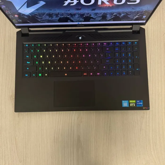 Ігровий ноутбук Б-класу Gigabyte Aorus 17 YE5 / 17.3" (1920x1080) IPS / Intel Core i7-12700H (14 (20) ядер по 3,5 - 4,7 ГГц) / 32 ГБ DDR5 / 1000 ГБ SSD NVMe / nVidia GeForce RTX 3080 Ti, 16 ГБ GDDR6, 256-bit / WebCam б/в - зображення 7