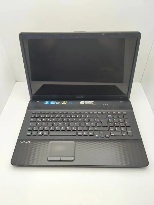 Ноутбук Sony VP173 / 17.3" (1600x900) TN / Intel Core i5-2430M (2 (4) ядра по 2.4 - 3.0 GHz) / 6 GB DDR3 / 500 GB HDD / Intel HD Graphics 3000 / WebCam б/в - зображення 2