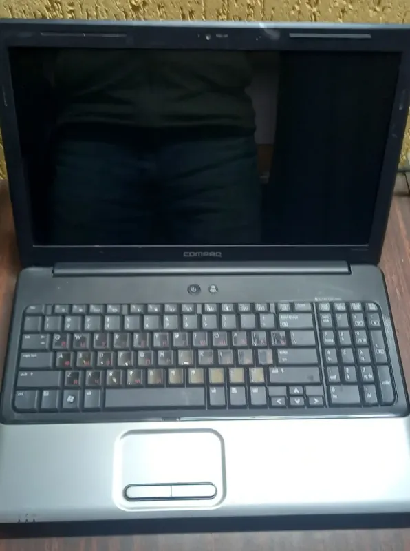 Ноутбук HP Compaq Presario CQ60 / 15.6" (1366x768) TN / Intel Celeron 585 (1 ядро з 2.16 GHz) / 4 GB DDR2 / 250 GB HDD / Intel GMA 4500M Graphics / WebCam / DVD-ROM / Windows 7 / АКБ не тримає б/в - зображення 2