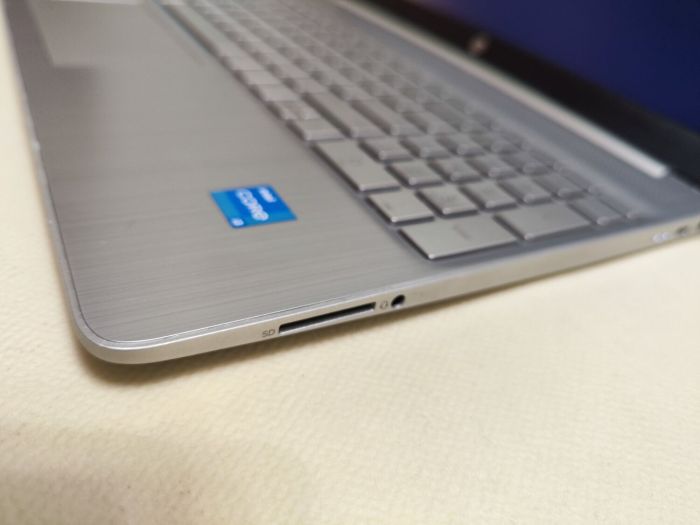 Ноутбук HP 15-dy2791wm / 15.6" (1366x768) TN / Intel Core i3-1115G4 (2 (4) ядра по 4.1 GHz) / 16 GB DDR4 / 512 GB SSD / Intel UHD Graphics / WebCam б/в - зображення 4