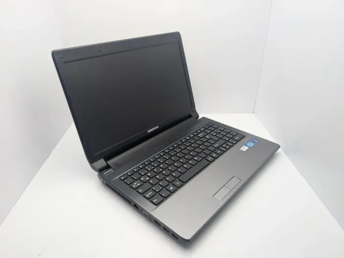 Ноутбук Medion Akoya E6228 / 15.6" (1366x768) TN / Intel Core i3-2350M (2 (4) ядра по 2.3 GHz) / 6 GB DDR3 / 120 GB SSD / Intel HD Graphics 3000 / WebCam б/в - зображення 3