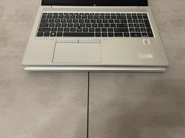 Ультрабук HP EliteBook 850 G7 / 15.6" (1920x1080) IPS / Intel Core i7-10610U (4 (8) ядра по 1.8 - 4.9 GHz) / 16 GB DDR4 / 256 GB SSD M.2 / Intel UHD Graphics / WebCam б/в - зображення 4