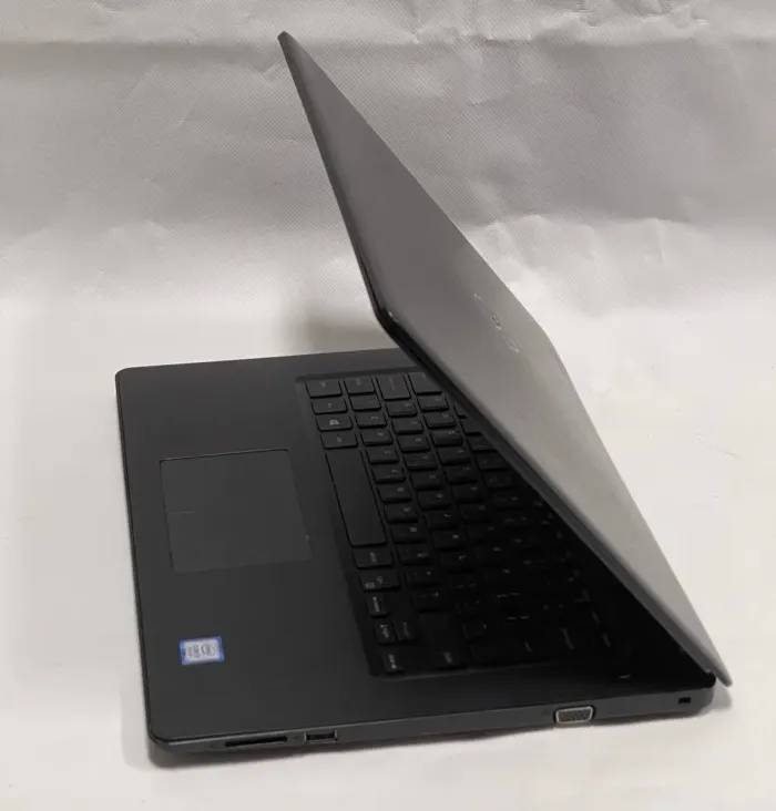 Ноутбук Б-клас Dell Latitude 3490 / 14" (1920x1080) IPS / Intel Core i3-7020U (2 (4) ядра по 2.3 GHz) / 8 GB DDR4 / 128 GB SSD / Intel UHD Graphics 620 / WebCam / HDMI б/в - зображення 3