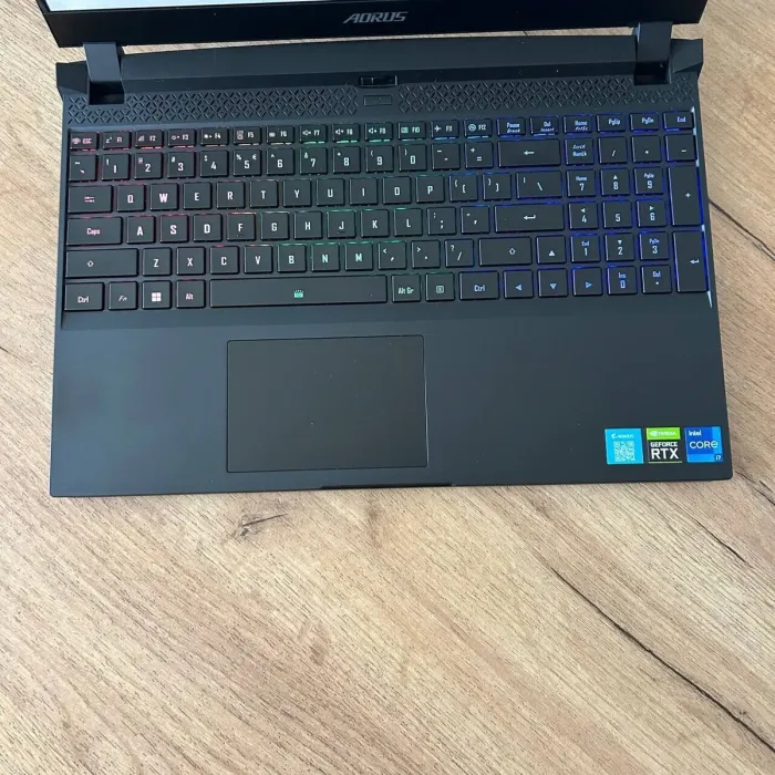 Ігровий ноутбук Gigabyte Aorus 5 SE4 / 15.6" (1920x1080) IPS / Intel Core i7-12700H (14 (20) ядер по 3.5 - 4.7 GHz) / 16 GB DDR4 / 512 GB SSD / nVidia GeForce RTX 3070, 8 GB GDDR6, 256-bit / WebCam б/в - зображення 7