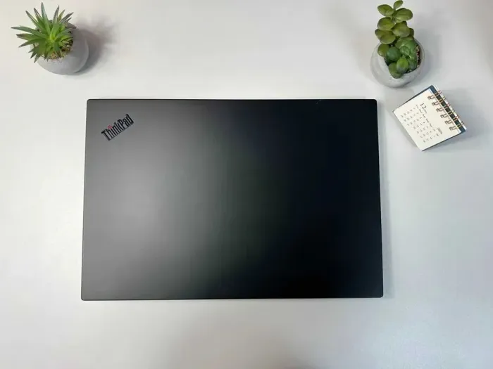 Мобільна робоча станція Lenovo ThinkPad P1 Gen 3 / 15.6" (1920x1080) IPS / Intel Core i7-10850H (6 (12) ядер по 2.7 - 5.1 GHz) / 16 GB DDR4 / 512 GB SSD M.2 / nVidia Quadro T2000, 4 GB GDDR5, 128-bit / WebCam / Win 10 Pro б/в - зображення 6