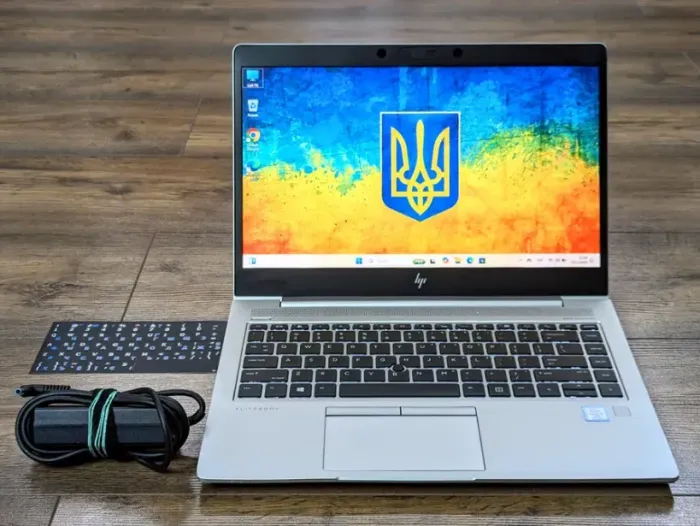 Ультрабук Б-клас HP EliteBook 840 G5 / 14" (1920x1080) IPS / Intel Core i7-8650U (4 (8) ядра по 1.9 - 4.2 GHz) / 8 GB DDR4 / 256 GB SSD / Intel UHD Graphics 620 / WebCam / Fingerprint б/у - зображення 2