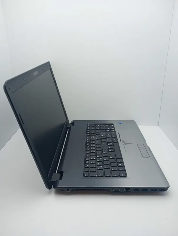 Ноутбук Б-клас Medion Akoya P7624 / 17.3" (1600х900) TN / Intel Core i3-2350M (2 (4) ядра по 2.3 GHz) / 6 GB DDR3 / 500 GB HDD / nVidia GeForce GT 630M, 1 GB DDR3, 128-bit / WebCam / АКБ не тримає б/в - зображення 5