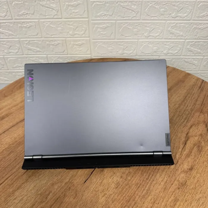 Ігровий ноутбук Б-клас Lenovo Legion 7 15IMH05 / 15.6" (1920x1080) IPS / Intel Core i7-10750H (6 (12) ядер по 2.6 - 5.0 GHz) / 16 GB DDR4 / 512 GB SSD / nVidia GeForce RTX 2070 Max-Q, 8 GB GDDR6, 256-bit / WebCam б/в - зображення 3
