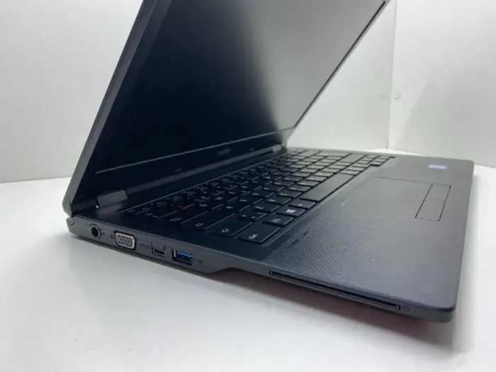 Ноутбук Fujitsu Lifebook E548 / 14" TN / Intel Core i3-7130U (2(4) ядра по 2.7GHz) / 8GB DDR4 / 128GB SSD / HD Graphics 620 / WebCam б/в - зображення 4