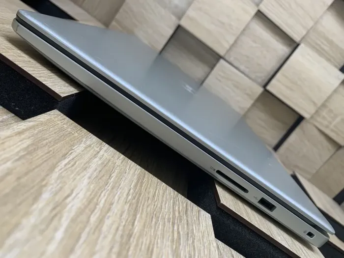 Ноутбук Б-клас Dell Inspiron 5593 / 15.6" (1366x768) TN / Intel Core i5-1035G1 (4 (8) ядер по 1.0 - 3.6 GHz) / 8 GB DDR4 / 480 GB SSD / Intel UHD Graphics / WebCam / HDMI / Windows 10 б/в - зображення 6