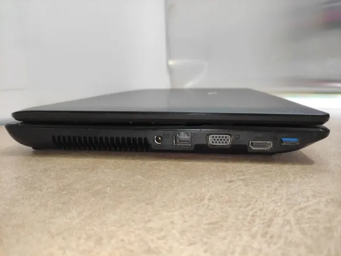 Ноутбук Asus X54C / 15.6" (1366x768) TN / Intel Celeron B820 (2 ядра по 1.7 GHz) / 6 GB DDR3 / 120 GB SSD / Intel HD Graphics / WebCam / АКБ не тримає б/в - зображення 4