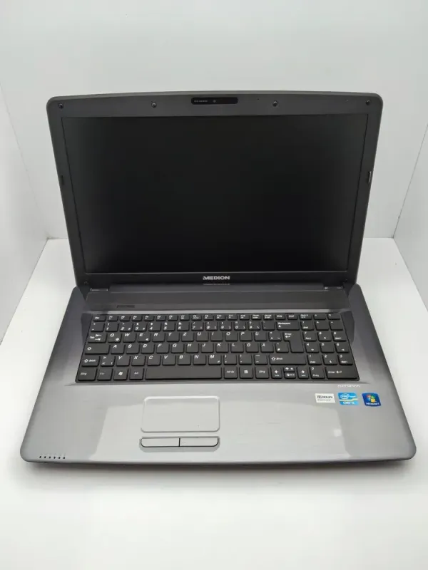 Ноутбук Acer Medion E7222 / 17.3" (1600x900) TN / Intel Core i5-2540M (2 (4) ядра по 2.6 - 3.3 GHz) / 6 GB DDR3 / 500 GB HDD / Intel HD Graphics 3000 / WebCam б/в - зображення 2