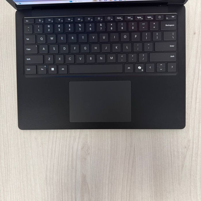 Ультрабук Microsoft Surface Laptop 6 / 13.5" (2256x1504) IPS Touch / Intel Core Ultra 7 165H (16 (22) ядер по 3.8 - 5.0 GHz) / 16 GB DDR5 / 512 GB SSD NVMe / Intel Arc Graphics / WebCam б/в - зображення 7