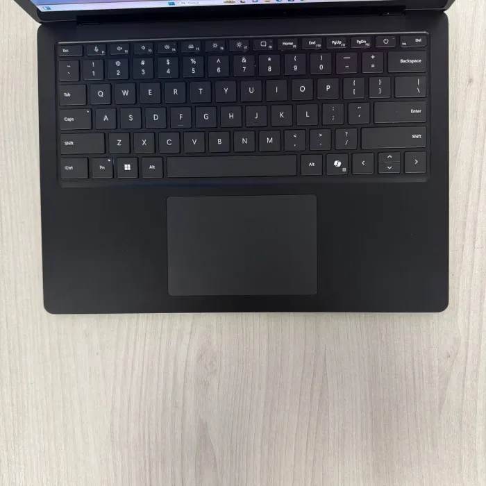Ультрабук Microsoft Surface Laptop 6 / 13.5" (2256x1504) IPS Touch / Intel Core Ultra 7 165H (16 (22) ядер по 3.8 - 5.0 GHz) / 16 GB DDR5 / 512 GB SSD NVMe / Intel Arc Graphics / WebCam б/в - зображення 7