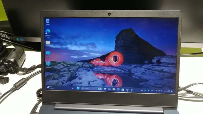 Ультрабук Lenovo IdeaPad 3 14ADA05 / 14" (1920x1080) TN / AMD Ryzen 5 3500U (4 (8) ядра по 2.1 - 3.7 GHz) / 16 GB DDR4 / 512 GB SSD / AMD Radeon Vega 8 Graphics / WebCam б/в - зображення 8