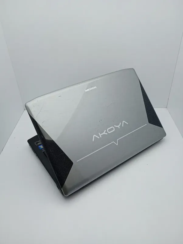 Ноутбук Acer Medion / 15.6" (1366x768) TN / Intel Core i3-370M (2 (4) ядра по 2.4 GHz) / 6 GB DDR3 / 320 GB HDD / Intel HD Graphics / WebCam б/в - зображення 6