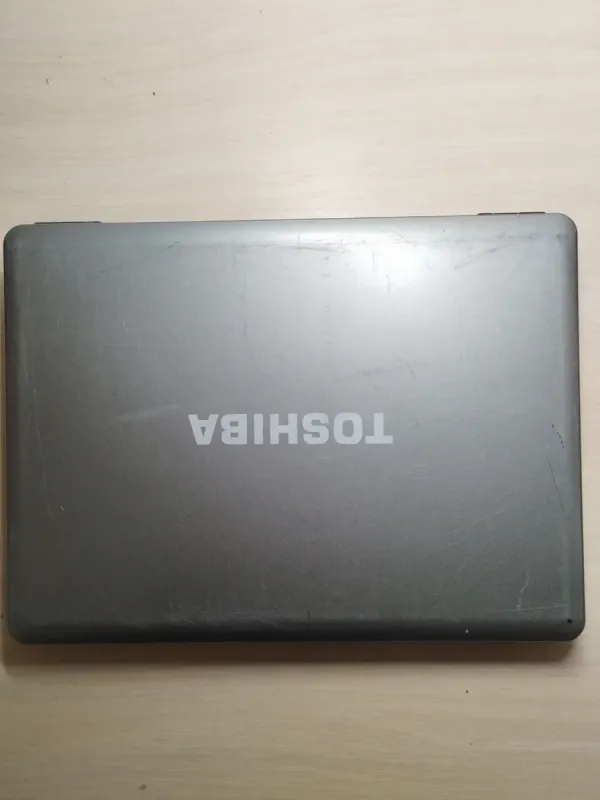 Ноутбук Toshiba Satellite Pro U400-24H / 13.3" (1280x800) TN / Intel Core 2 Duo T5870 (2 ядра по 2.0 GHz) / 4 GB DDR2 / 120 GB SSD / Intel GMA X3100 Graphics / WebCam / АКБ не тримає б/в - зображення 6