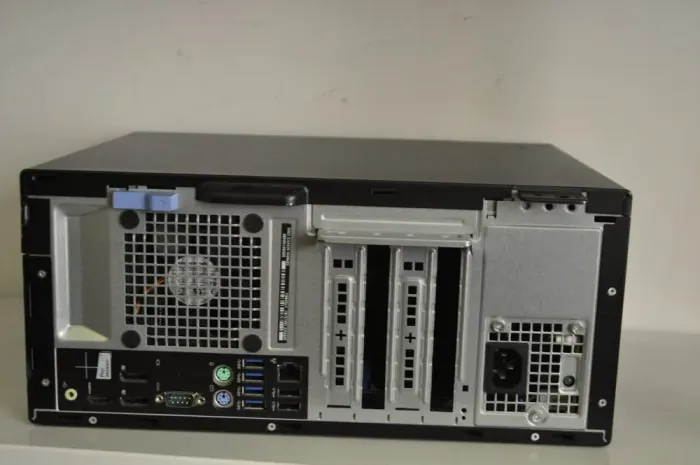 Комп'ютер Dell OptiPlex 5050 Tower / Intel Core i5-6500 (4 ядра по 3.2 - 3.6 GHz) / 16 GB DDR4 / 120 GB SSD / Intel HD Graphics 530 / DVD-ROM / Windows 11 Pro б/в - зображення 4