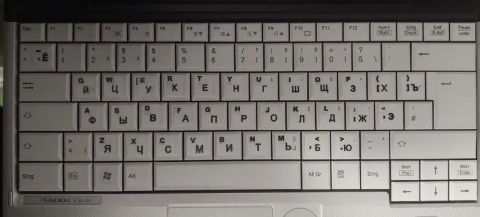 Ноутбук Fujitsu LifeBook S760 / 13" (1366x768) TN / Intel Core i5-520M (2 (4) ядра по 2.4 - 2.93 GHz) / 4 GB DDR3 / 120 GB SSD / Intel HD Graphics б/в - зображення 3