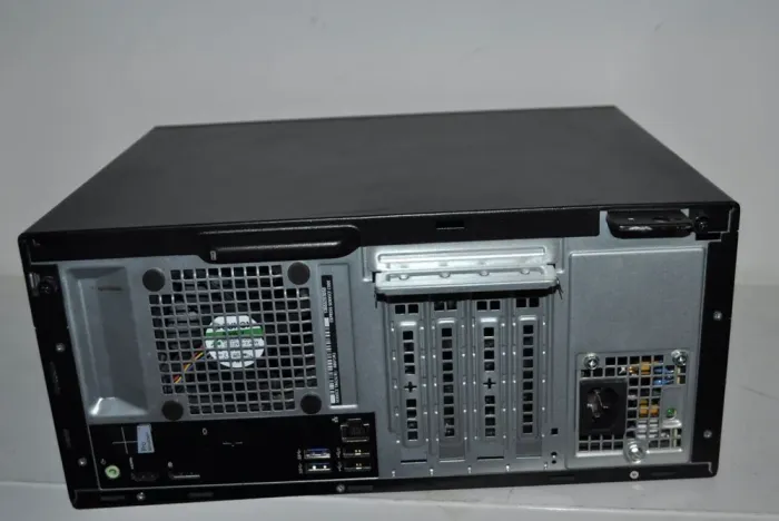 Комп'ютер Dell OptiPlex 3050 Tower / Intel Core i3-6100 (2(4) ядра по 3.7GHz) / 8 GB DDR4 / 240 GB SSD NEW / HD Graphics 630 / HDMI б/в - зображення 4