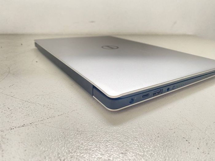 Ультрабук Б-клас Dell XPS 13 9360 / 13.3" (1920x1080) IPS / Intel Core i5-7200U (2 (4) ядра по 2.5 - 3.1 GHz) / 8 GB DDR3 / 256 GB SSD / HD Graphics 620 / WebCam б/в - зображення 3