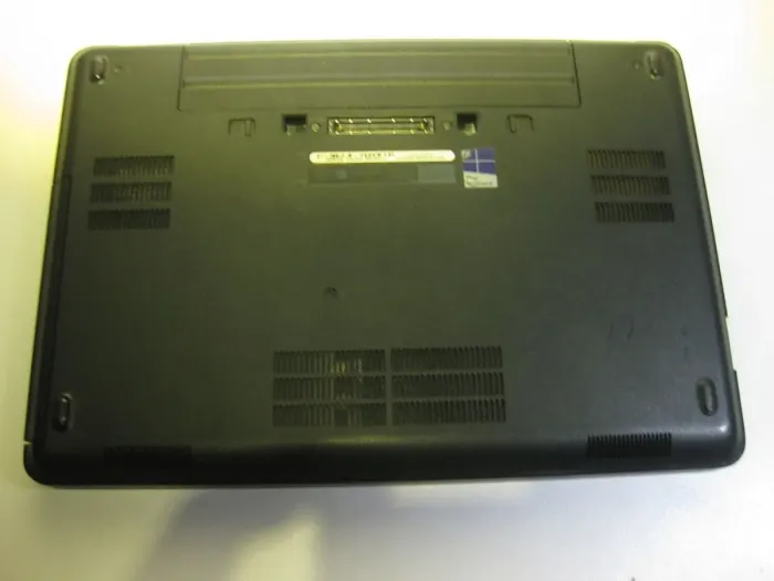 Ноутбук Dell Latitude E5440 / 14" TN / Core i3-4010U (2(4) ядра по 1.7GHz) / 8GB DDR3 / 240GB SSD / HD Graphics 4400 / WebCam б/в - зображення 9