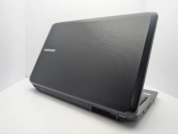 Ноутбук Samsung R528 / 15.6" (1366x768) TN / Intel Pentium T4400 (2 ядра по 2.2 GHz) / 6 GB DDR3 / 500 GB HDD / Intel Graphics / WebCam / DVD-ROM б/в - зображення 8