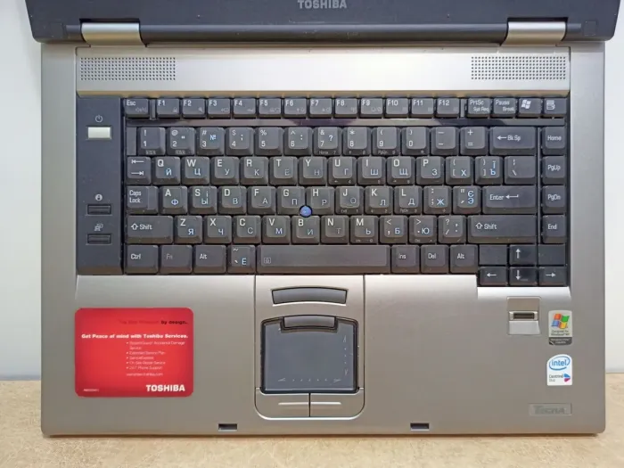 Ноутбук Toshiba Tecra A8 / 15.4" (1280x800) TN / Intel Core Duo T2300 (2 ядра по 1.66 GHz) / 3 GB DDR2 / 120 GB SSD / Intel GMA 950 Graphics / DVD-ROM / АКБ не тримає б/в - зображення 5